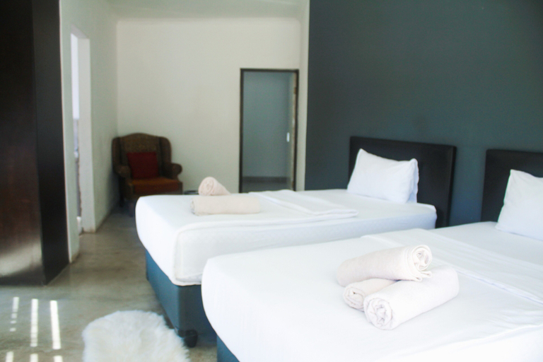 Bedroom 2, Avela Lodge, West Rand
