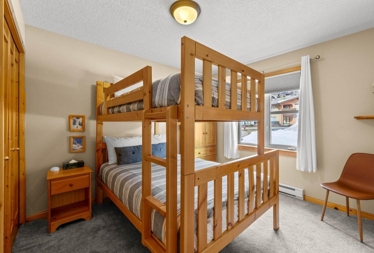 Room 4, Crystal Forest #51 2 Bedroom Condo, Thompson-Nicola