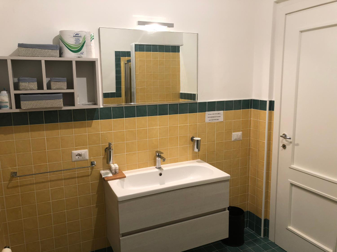Bathroom 5, Villa Angela Luxury, Palermo