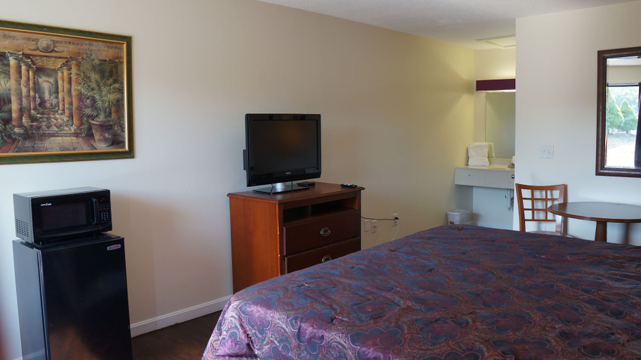 Bedroom 2, Classic Motor Lodge West Green, Kent