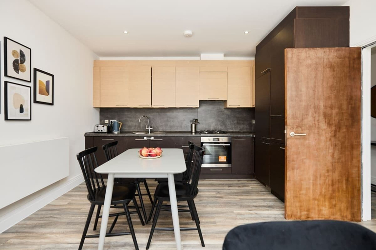 Others 4, The Harlesden Breakout - Glamorous 2bdr Flat, London