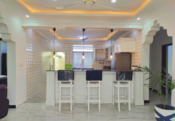 Others 5, Ayaa Apartments, Mjini