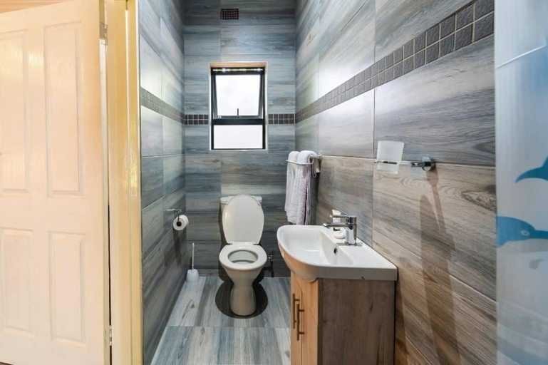 Bathroom 4, Murugare Lodge, Hwange