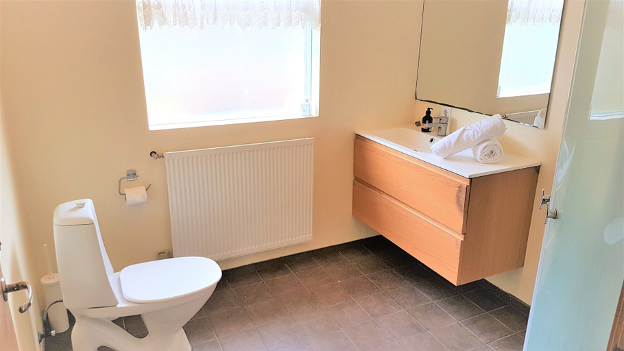 Bathroom 3, Solheimar Eco-Village Guesthouse, Grímsnes- og Grafningshreppur