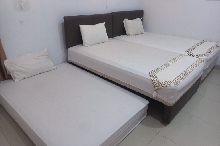 Bedroom 2, Capital O 93872 Natura Guest House Syariah Near alun alun kota purwokerto, Banyumas