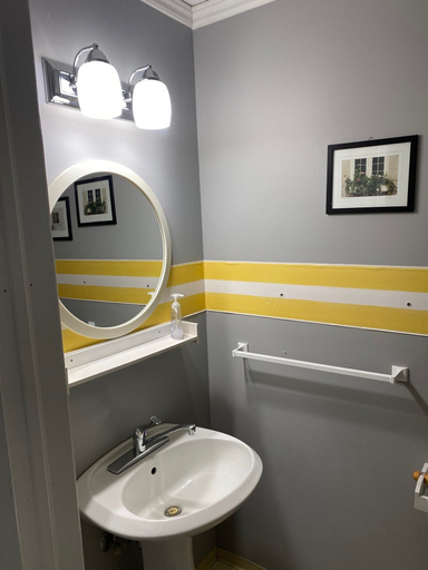 Bathroom 4, Windspire Inn, Bruce