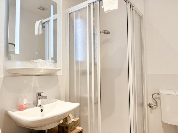 Bathroom 5, AhrPart Hotel Central, Ahrweiler