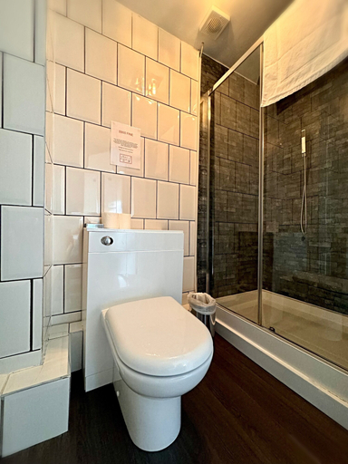 Bathroom 4, Marina Court Hotel, Dorset