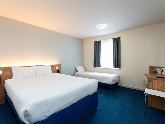 Bedroom 2, GO2 Lancaster Centre Hotel by OYO, Lancashire