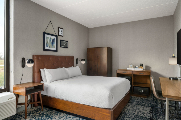 Bedroom 3, Four Points by Sheraton Chicago Westchester/Oak Brook, Cook