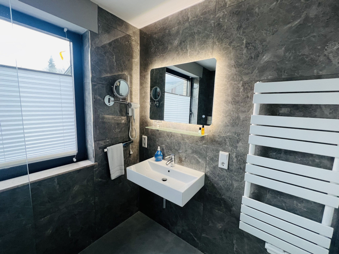 Bathroom 11