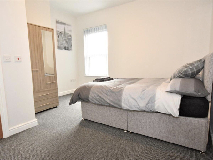 Bedroom 2, Townhouse @ 50 Birks Street Stoke, Stoke-on-Trent