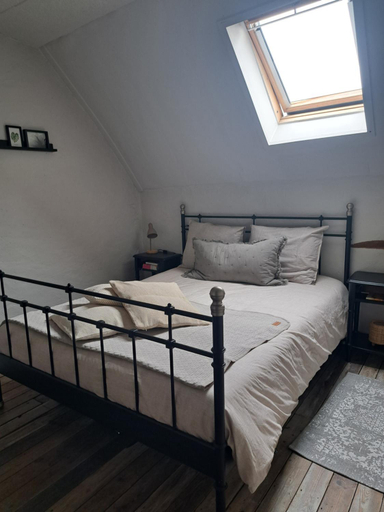 Bedroom 4, Chez Nous, Vienne