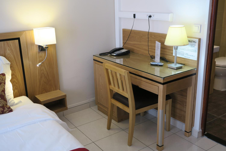 Bedroom, Central Hotel, Saint-Denis