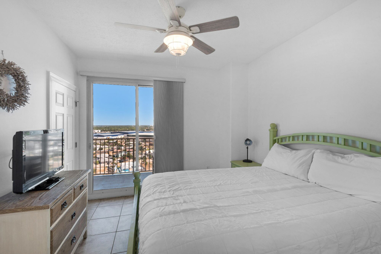 Bedroom 3, Treasure Island 1612, Bay