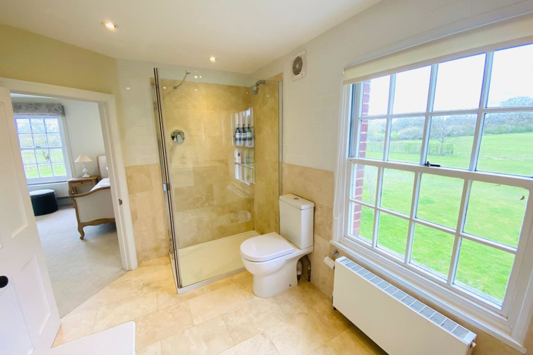 Bathroom 3, Stunning 6-bed Country House With Heated Pool, Kent
