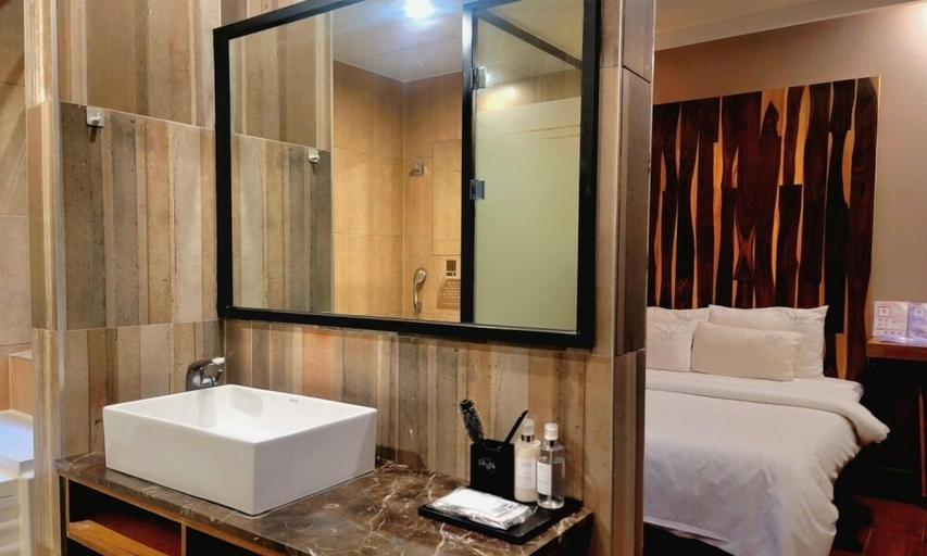 Bathroom 5, Jinhae Pasta Hotel, Jinhae