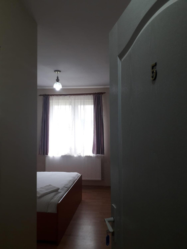 Others 5, Casa Andrei Retezat, Totesti