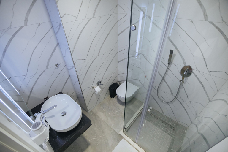 Bathroom 4, Brilliant Hotel & Spa, Kavajës