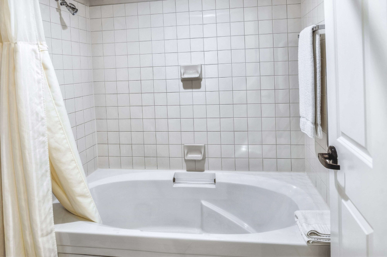 Bathroom 4, Hilton Vacation Club Varsity Club Tucson, Pima