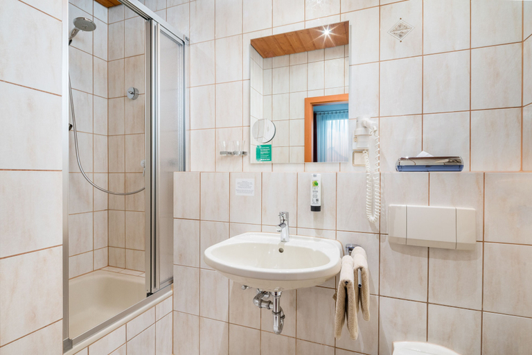 Bathroom 5, Straubs Schöne Aussicht, Miltenberg