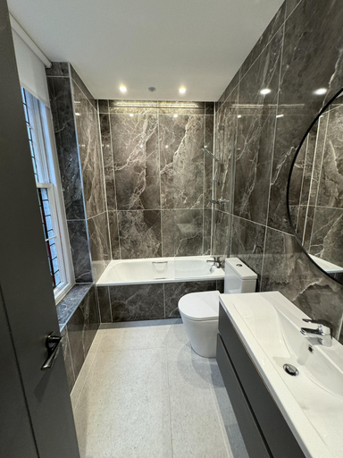 Bathroom 4, Captivating 5-bed Apartment Near Sion Mills, Derry and Strabane