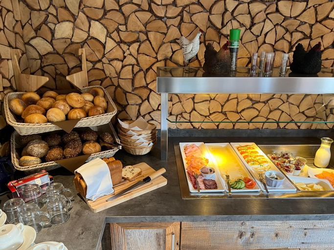 Food & Drinks