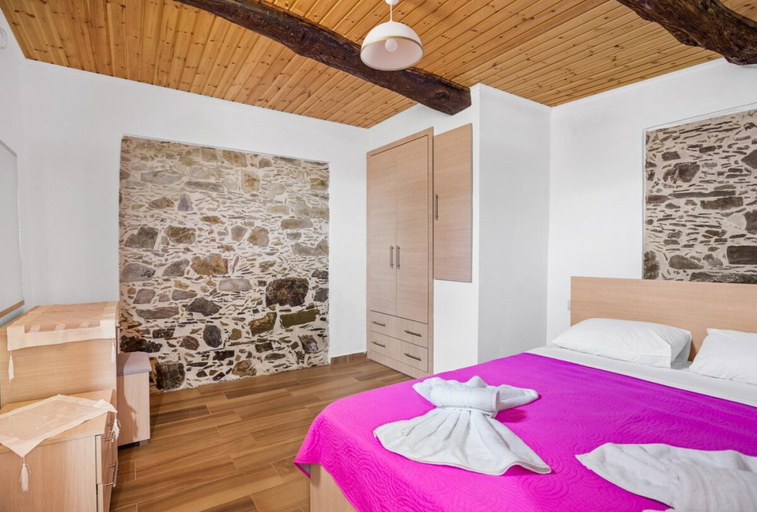 Bedroom 2, Maria's House with View in Kambos, Crete
