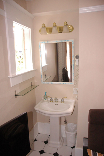 Bathroom 3, Windsor Guest House, Greater Vancouver