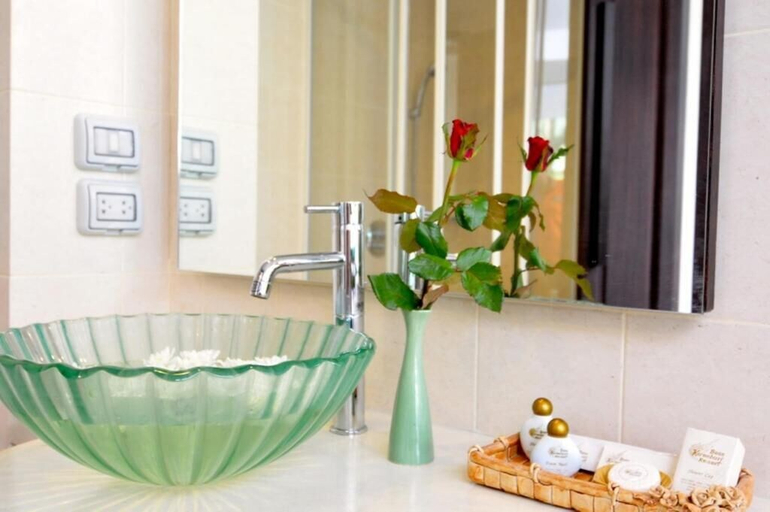 Bathroom 5, Baan Karonburi Resort, Phuket Island