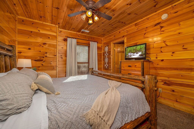 Bedroom 2, Playhouse Cinema - Four Bedroom Cabin, Sevier