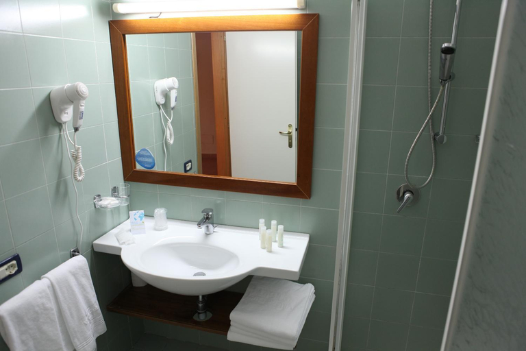 Bathroom 5, TH Marina di Pisticci - Ti Blu Village, Matera