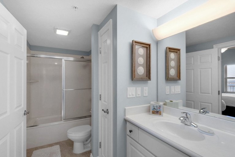 Bathroom 4, Treasure Island 2302, Bay