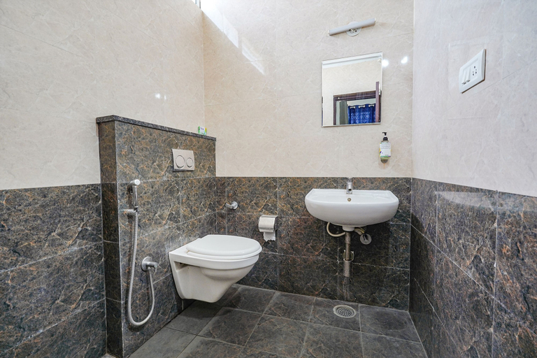 Bathroom, Fabhotel Emirates Inn, Bangalore