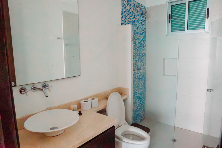 Bathroom 5, Playa Cartagena, Cartagena de Indias