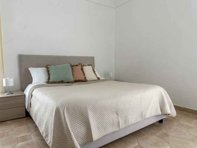 Bedroom 3, flowers apartments and rooms, Napoli