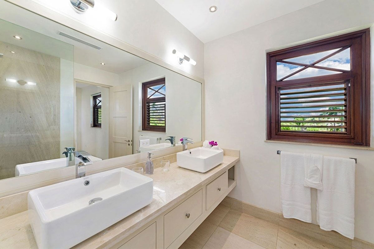 Bathroom, Infinity House by Blue Sky Luxury