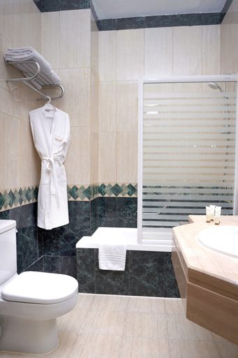 Bathroom 18