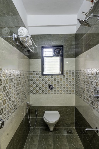 Bathroom 3, StayBird Divine Suites Business Hotel, Pune