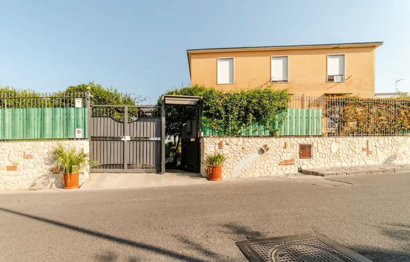 Exterior & Views 2, Vesuvium garden b&b, Napoli
