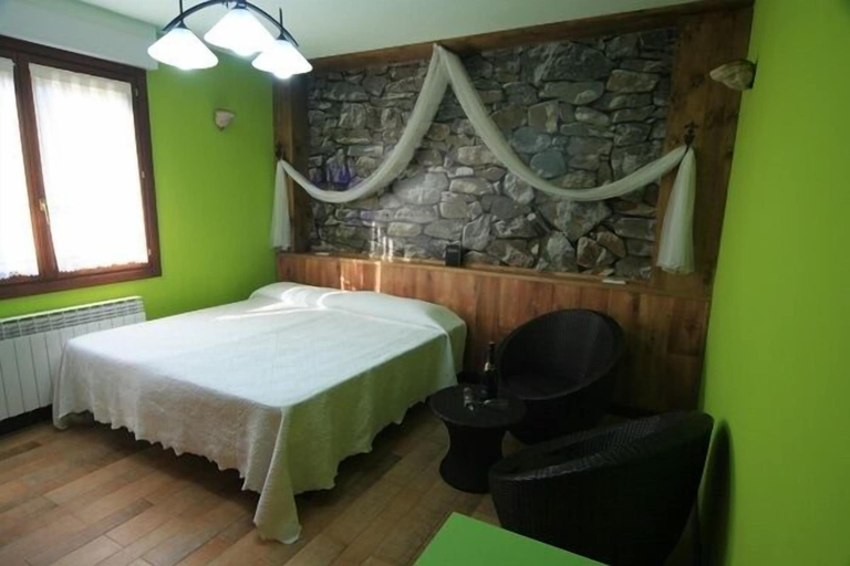 Room 2, La Granja de Vitoria, Álava