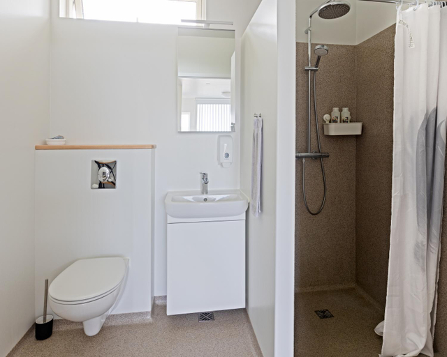 Bathroom, South Central Apartments, Skeiðahreppur