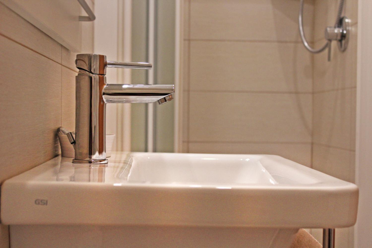 Bathroom 3, Hotel Royal, Rimini
