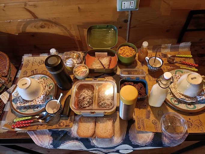 Food & Drinks