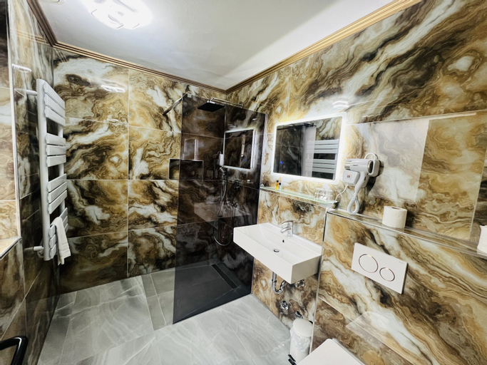 Bathroom 9