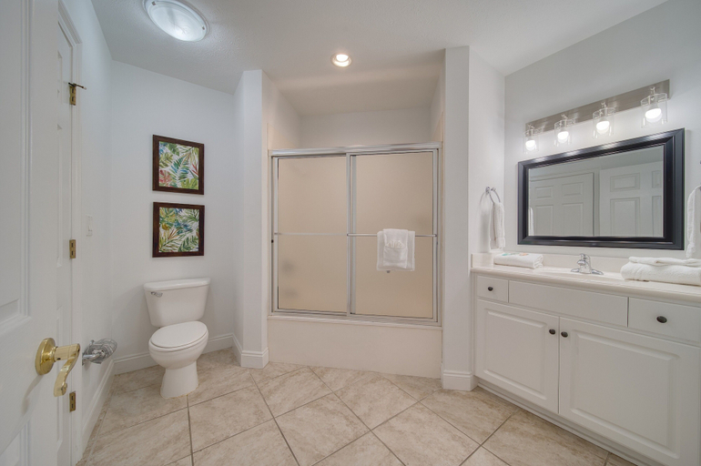 Bathroom 4, Treasure Island 0312, Bay