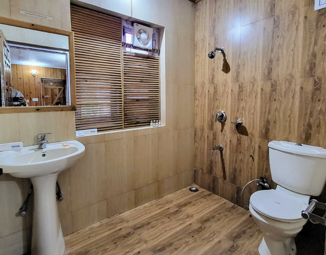 Bathroom 4, Hartola Panorama Cottage, Nainital