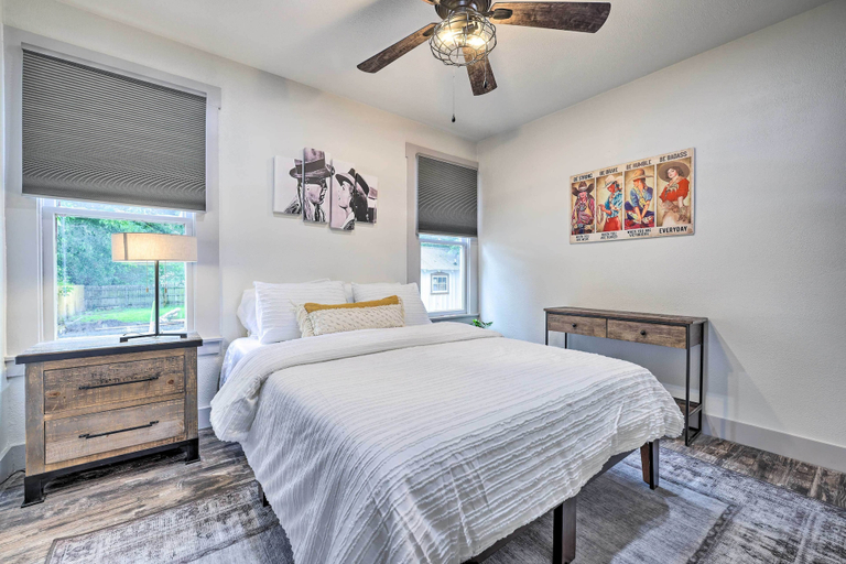 Bedroom 2, Casablanca Charming and Stylish - Walk to Main, Gillespie