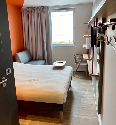 Bedroom 3, ibis budget Beauvais Aeroport, Oise