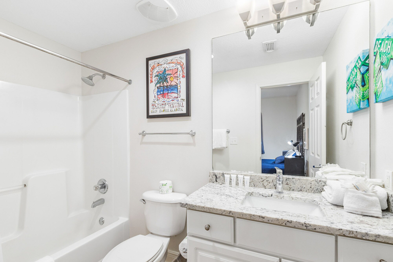 Bathroom 4, San Carlos 704, Baldwin